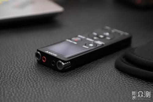ux570f录音笔不仅有索尼logo,产品体力图和产品名称"立体声数码录音棒